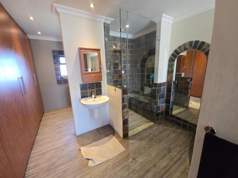 To Let 5 Bedroom Property for Rent in Lochnerhof Western Cape